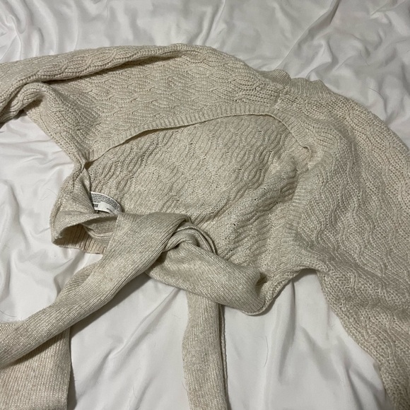 Cropped open back sweater - Picture 3 of 3